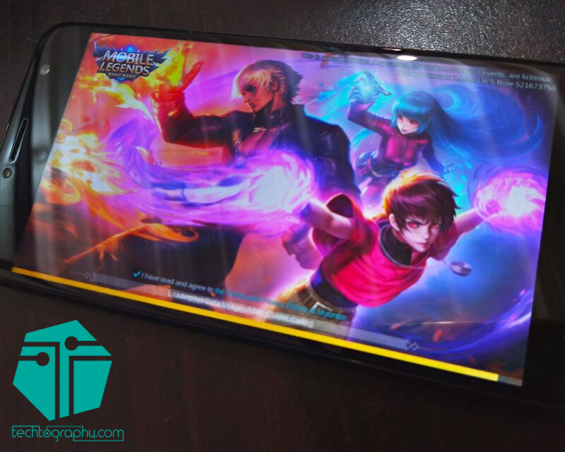 An image of the ZenFone 4 Selfie Lite with the game Mobile Legends on its screen.