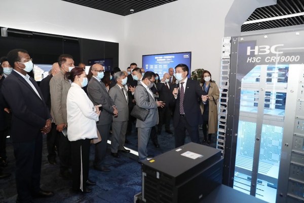H3C Hosts Diplomats and Guests from More than 30 Countries for In-depth Tour