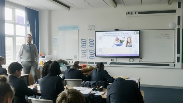 ViewSonic’s myViewBoard Sens Brings UK’s First AI-powered Classroom to Smestow Academy